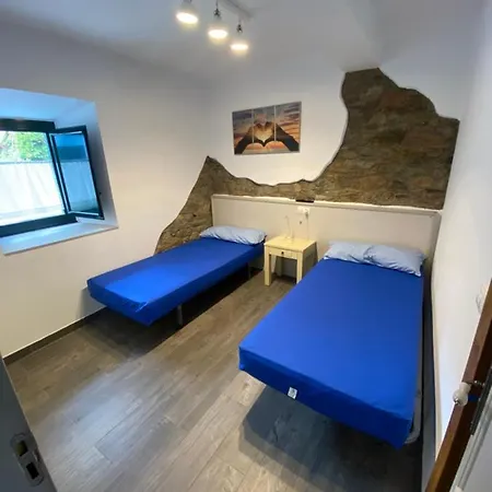 La Xana Hostel *